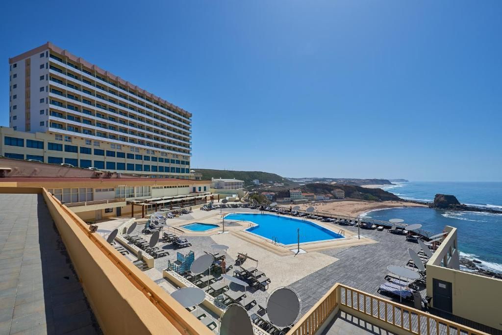Hotel Golf Mar 3* em Vimeiro perto da Praia com piscinas