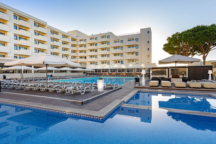 Albufeira Sol Hotel & Spa 4*, com Regime Tudo Incluído e acesso à Piscina Exterior