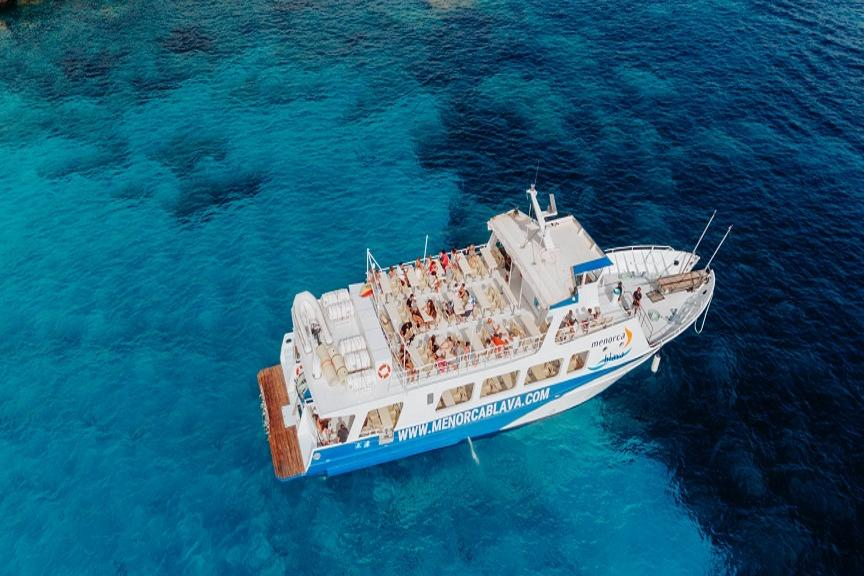 Paseo en barco desde Ciutadella: Son Saura-Cala Turqueta, Macarella-Macarellata - Tour de medio día